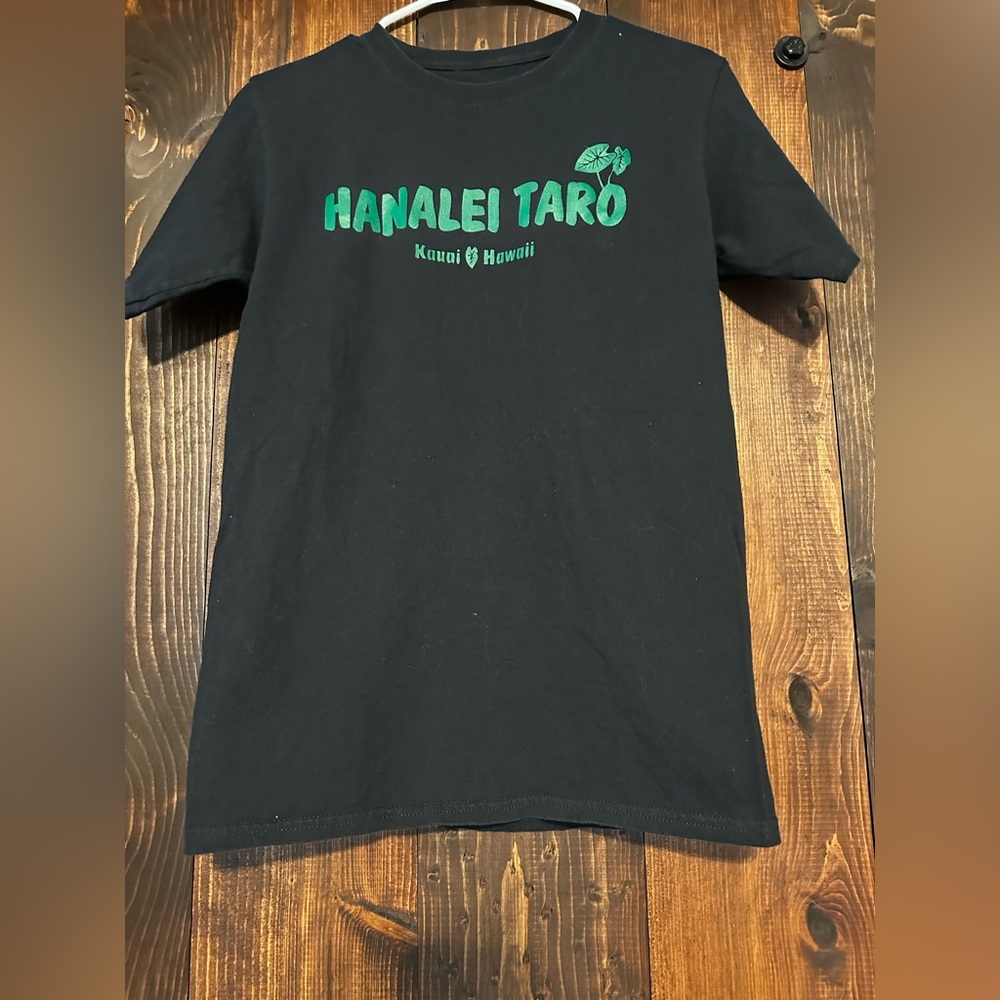 Unisex Hawaiian Black T-Shirt